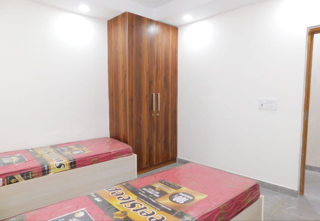 best boys pg in south extension